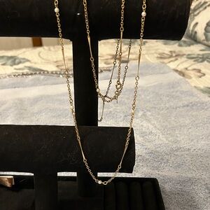 Chic Gold Necklace with Pearl Details